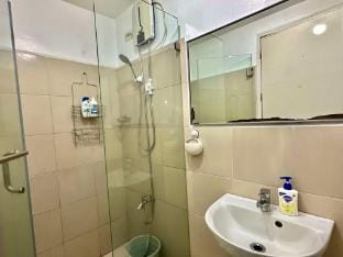 Spacious 1-Bedroom Condo-Ortigas Ave with Queenbed Apartment in Antipolo