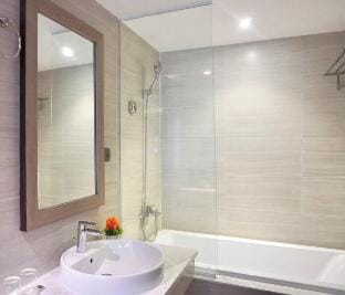 Căn hộ dịch vụ sát biển Apartment in Nha Trang