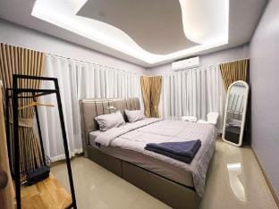 Uranus Pool Villa Vacation rental in Chon Buri Changwat