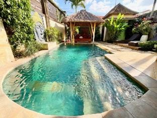 Villa Lotus - Pleasant Balinese Style Villa in North Kuta