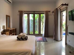 Stunning 2 bedrooms private pool villa in Berawa Villa in North Kuta
