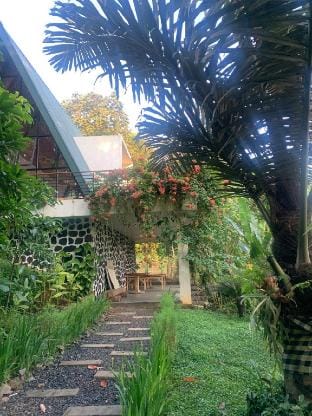 Saung Kawung - Cabin in the woods nearby the lake Vacation rental in West Java