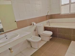 Setia Alam Convention Center Spacious House Vacation rental in Selangor, Malaysia