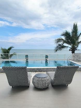 Sea Lover Beachfront Pool Villa Villa in Chon Buri Changwat