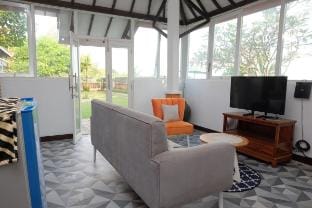 Shoreside Semat, Beachfront Flat Vacation rental in Indonesia