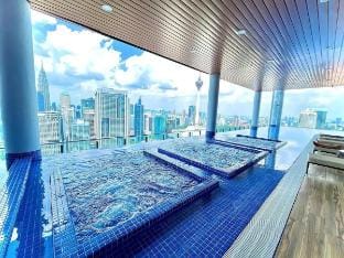 The Luxe Infinity pool KLCC 1room X81 Vacation rental in Federal Territory of Kuala Lumpur