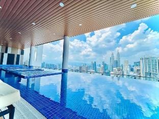 The Luxe Infinity pool KLCC 1room X81 Vacation rental in Federal Territory of Kuala Lumpur
