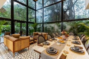 Six BR Luxe Villa w/Pool Near Beach Villa in Calangute