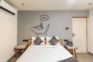 Six BR Luxe Villa w/Pool Near Beach Villa in Calangute