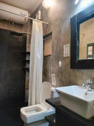 Double V • AC Room with Kitchen  Apartment in Mandrem