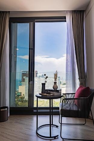 Luxury Sea View Condo Edge Central Pattaya Apartment in Pattaya City