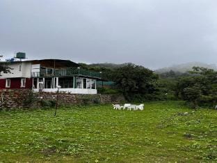 Bougainvilla Mountain Retreat Chalet in Uttarakhand