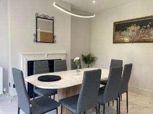 Twin Home w/free parkings, Surbiton Greater London Vacation rental in London
