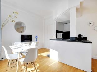 Cozy Apartment 2Bdr5P - in the Heart of Suresnes Apartment in Puteaux