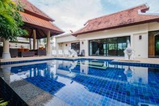 Lotus Pool Villa Your Own Slice Of Island Paradise Villa in Rawai