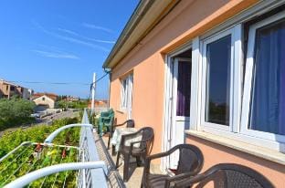 Spacious flat with pool just 300m from the beach Apartment in Fažana