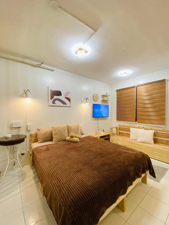 Fablo Getaway Staycation beside Enchanted Kingdom Apartment in Santa Rosa