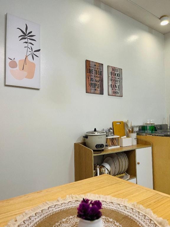 Fablo Getaway Staycation beside Enchanted Kingdom Apartment in Santa Rosa