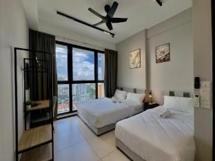 Georgetown View Spacious Urban Suites Apartment in George Town
