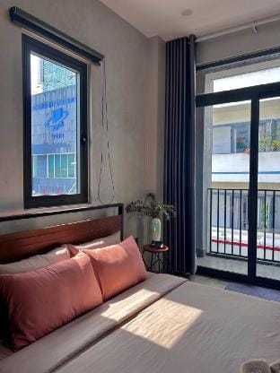 Modern D1 Studio (Spacious Balcony* Full Kitchen) Apartment in Ho Chi Minh City