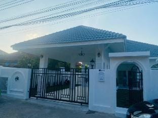 Huang Su Villa 3 Pool Villa Vacation rental in Pattaya City