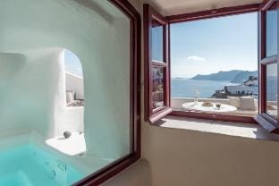 Historic cave house, the old bakery by Cycladica Villa in Oia