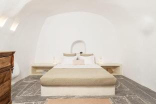 Parathyra Cave Houses by Cycladica Villa in Oia
