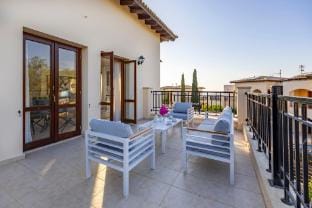 Bright apartment with shared pool in Aphrodite Hills Apartment in Kouklia