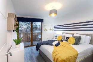Cosy 2-Bed Apt w/Parking, nr Harry Potter & London Apartment in Watford