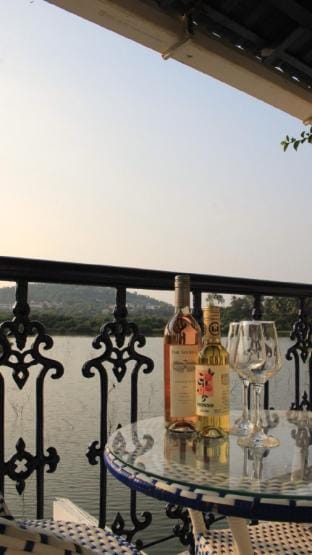 Chic 3BHK w Pvt Pool & Fieldview: BluJam Villa Villa in Goa, India