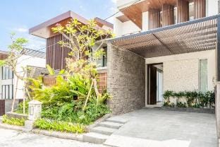 Affordable Luxury 4BR Villa Near Many Spots Canggu Vacation rental in North Kuta