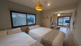 Balcony Suite, 1 Stop from KIX, 2 Double Beds Vacation rental in Sennan