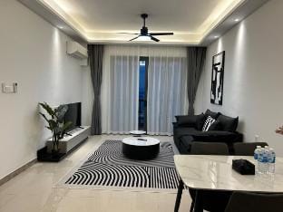 R&F 2R2B  Seaview By Wan Li Homestay Apartment in Johor Bahru