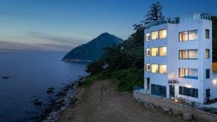 Geoje Dream Angel Pool Villa Bed and Breakfast in South Korea