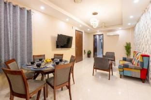 Homlee-Saket Sojourn Stylish 3BHK Flat near Metro Vacation rental in New Delhi