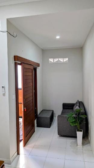Indraprasta Studio Apartment in Sukawati