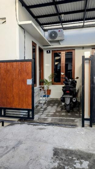 Indraprasta Studio Apartment in Sukawati