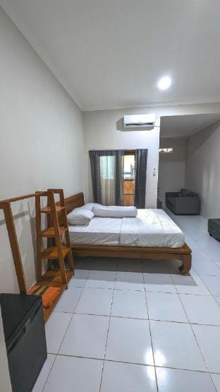 Indraprasta Studio Apartment in Sukawati