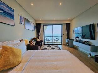 Seaside Studio Apartment Overlooking Ha Long Bay Apartment in Laos