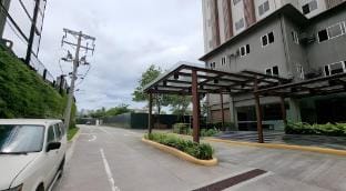 Mar's Getaway at Hyde Tower Apartment in Lapu-Lapu City