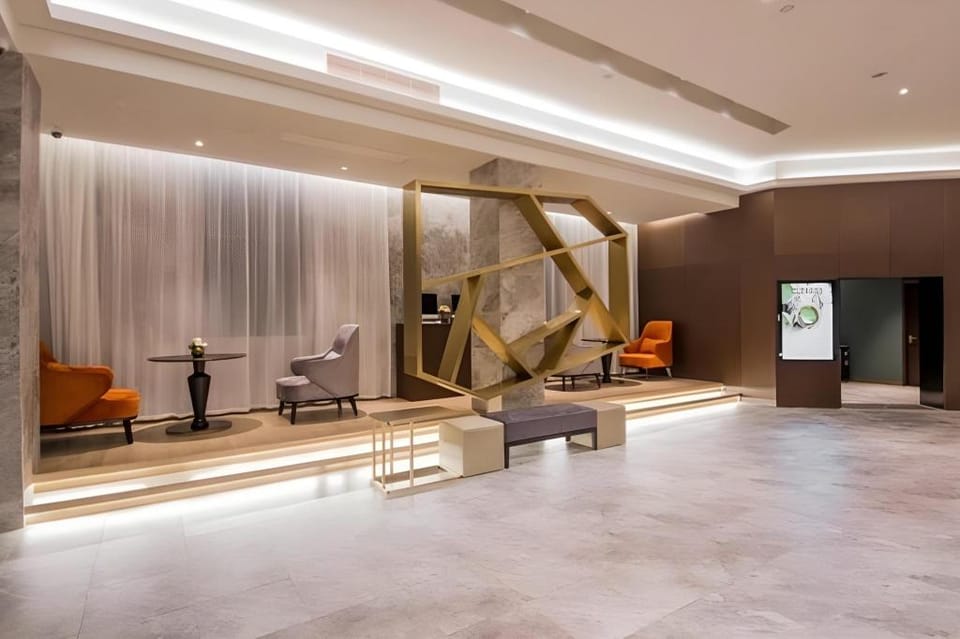 Yitel Premium Shanghai Lingang Dishui Lake Ocean Park Hotel in Shanghai