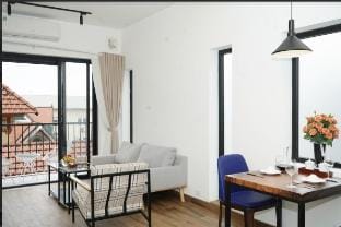 Modern/balcony/netflix Tu Hoa st/few step to lake Vacation rental in Laos