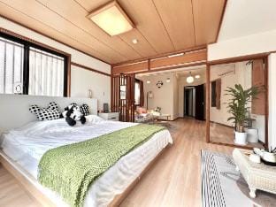 池袋电车8分钟抵达/ 赤羽站 徒步10分钟/6居室 带电梯 200平米 最大可住18人 Vacation rental in Saitama Prefecture