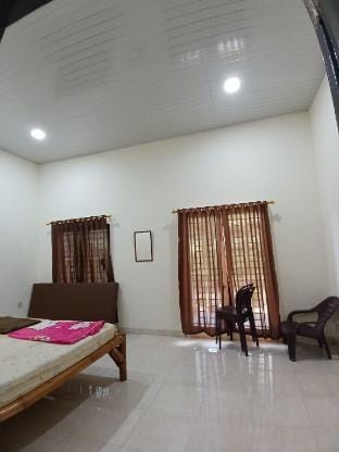 VILLA BRASTAGI RESORT V.18 DEPAN KOLAM RENANG Villa in Indonesia