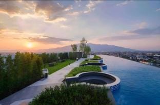 8 Big Family size Condo 4 Soft Beds, Sky Pool +Gym Apartment in Chiang Mai
