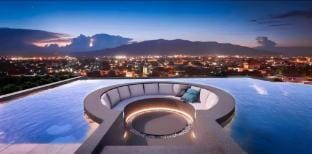 8 Big Family size Condo 4 Soft Beds, Sky Pool +Gym Apartment in Chiang Mai