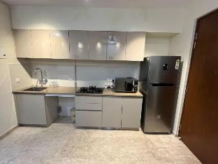 Picturesque LakeView Studio@HiranandaniEstateThane Apartment in Thane
