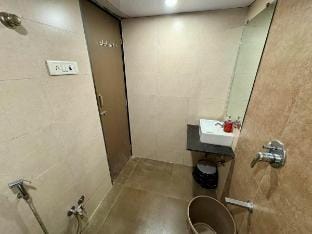 Studio Apartment Close to BKC, Hill road, Bandra  Vacation rental in Mumbai