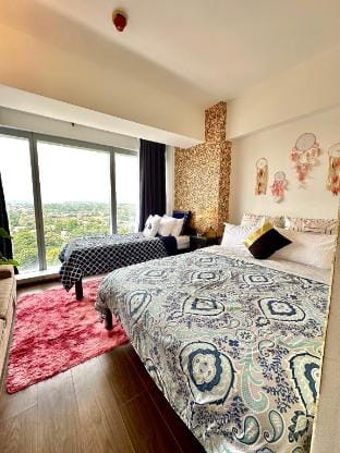 1-BR Suite ,2 Beds & Mountain View  100MBPS WIFI Apartment in Davao City