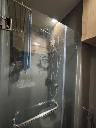 R7 Premier Suites - 1 Bedroom in Air Residences Apartment in Makati